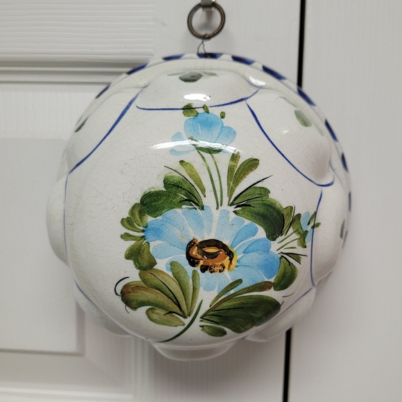 Bassano Vintage Italian Hand Painted Ceramic Mold, Set of 2 - Picture 8 of 11